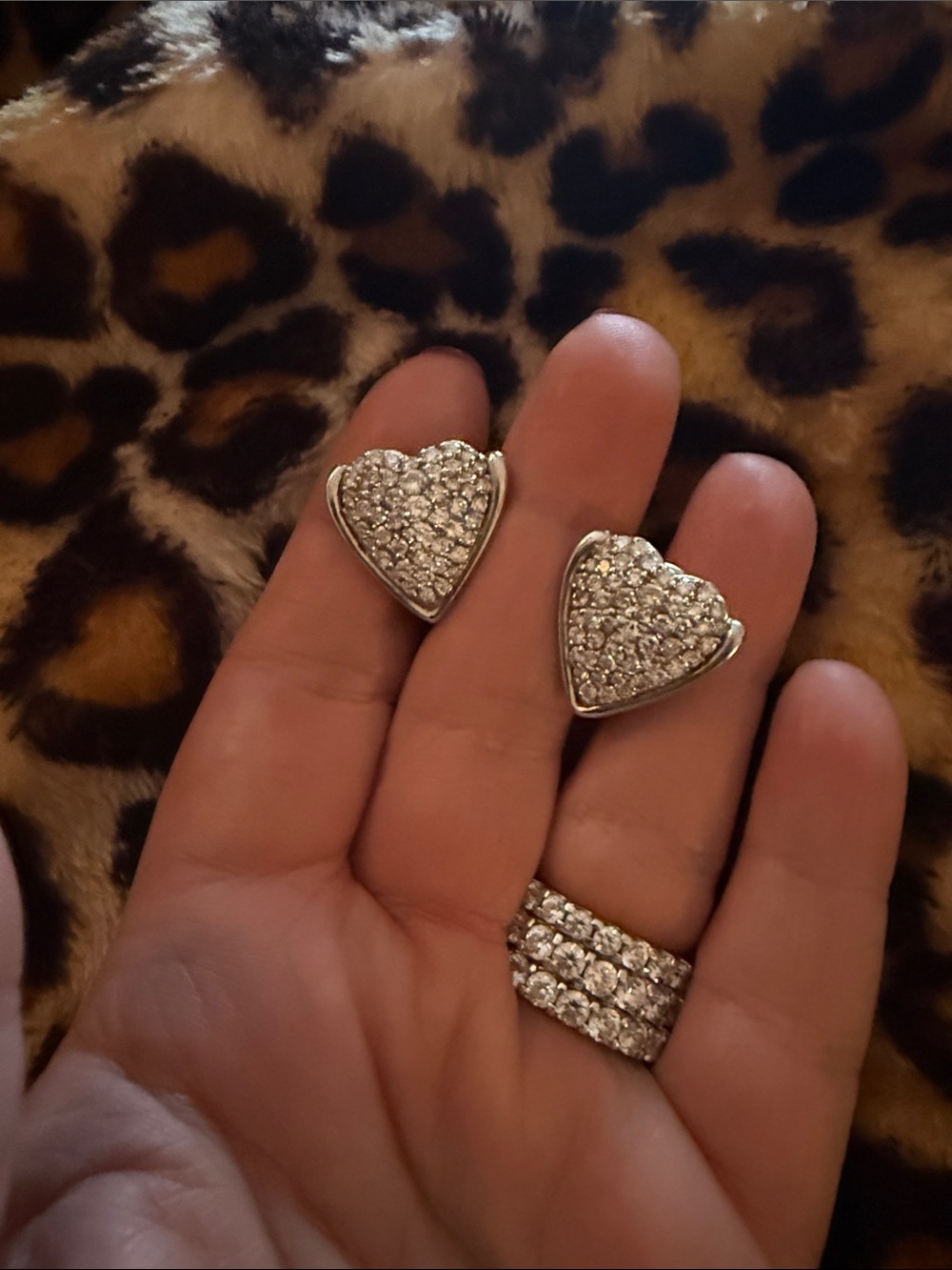 14 kt white gold and diamond Heart Pavé Stud Earrings -